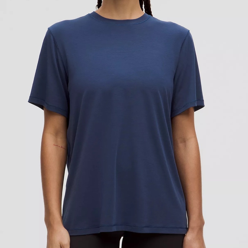- Lululemon navy t-shirt size large